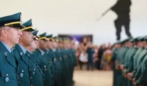 Leia mais sobre o artigo Governador promove bombeiros e policiais militares e zera fila de promoções de 2021