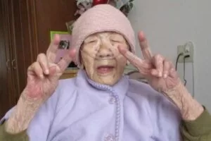 Leia mais sobre o artigo Pessoa mais velha do mundo, japonesa Kane Tanaka celebra 119 anos