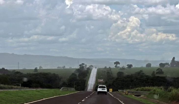 Você está visualizando atualmente Mato Grosso do Sul terá céu nublado e pancadas de chuva no sábado, diz previsão