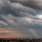 Véspera de Natal terá manhã de tempo firme e tarde com pancadas de chuva