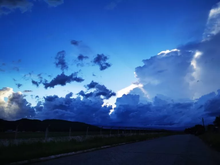 Chuva no final de semana pode atingir 50 mm ao dia e temperaturas não devem passar dos 30°C