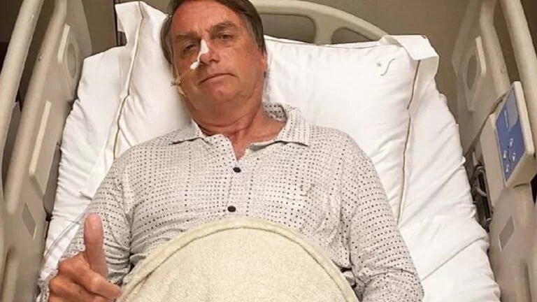 Médico de Bolsonaro comunica que cirurgia foi descartada