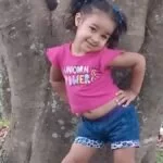 Menina de 2 anos morre após cair de bicicleta que havia ganhado de Natal