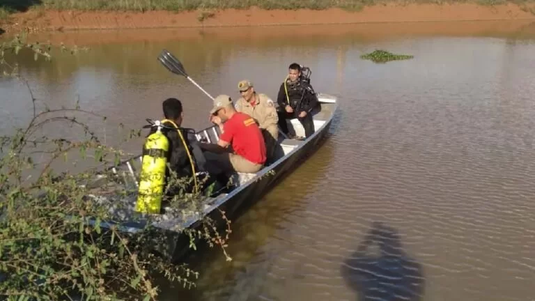 Para salvar filho que se afogava, pai se joga em “piscinão” e ambos morrem em MS