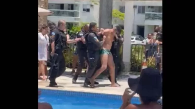 PM entra em piscina para prender vereador suspeito de injúria racial | vídeo