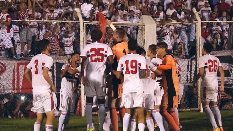 De virada, São Paulo bate o Cruzeiro e vai à semifinal da Copinha