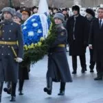 Bolsonaro inicia programa em Moscou homenageando soldados comunistas