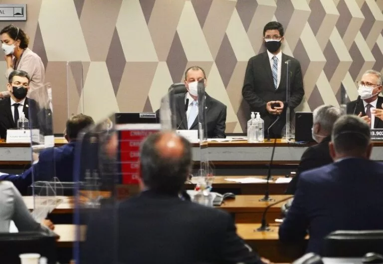 Tribunal de Haia recebe relatório da CPI da Covid contra Bolsonaro