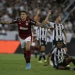 Sob olhar de Textor, Flamengo domina Botafogo, vence e chega à 2ª posição