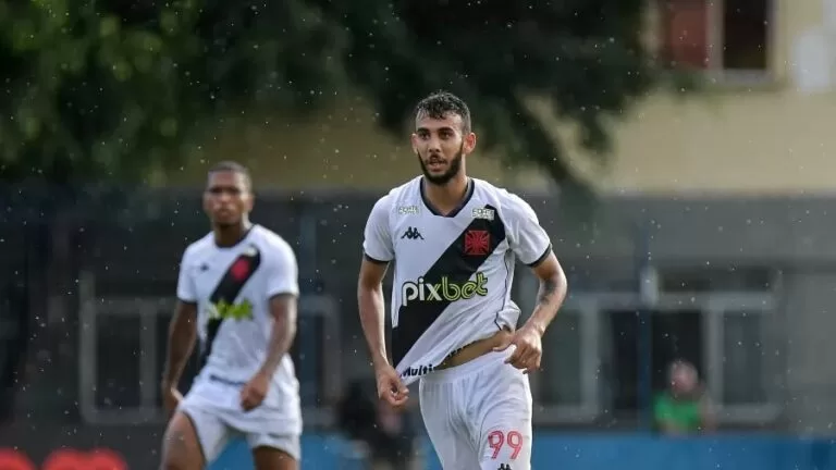 Com dois de Getúlio, Vasco vence o Madureira e assume liderança do Carioca