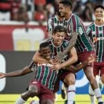 Fluminense marca no fim e vence Flamengo em clássico de muita confusão