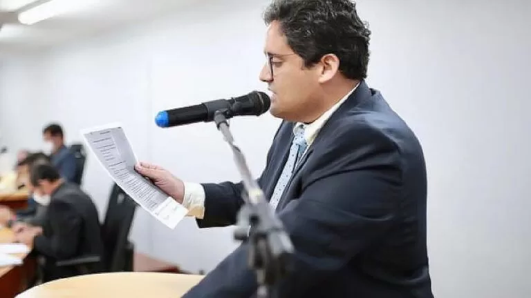 Vereador cobra explicações por “atraso” de dois anos em salários de ortopedistas na Santa Casa