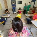 Reme retoma aulas com entrega de uniformes e kits de material em escolas