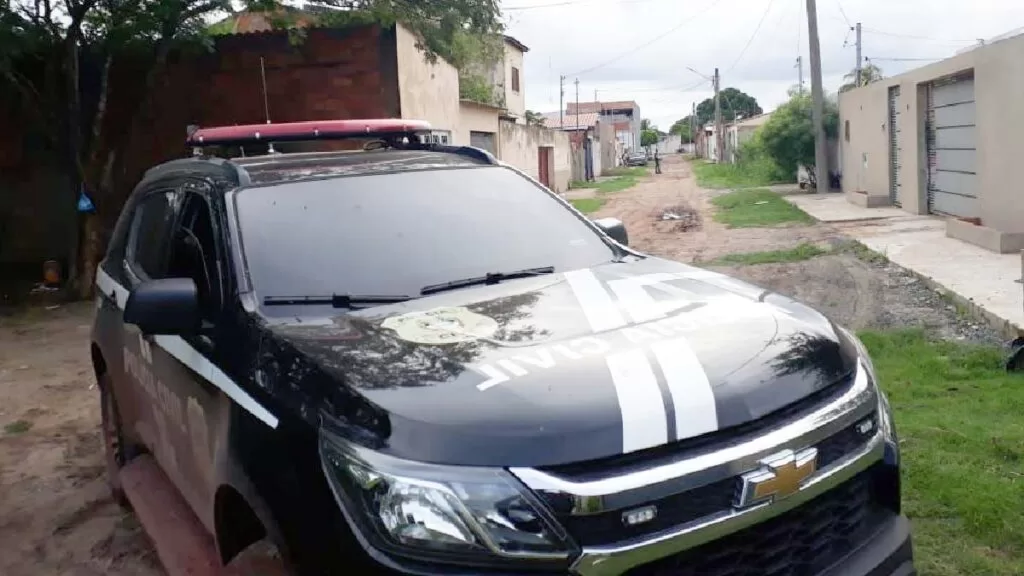 Polícia Civil apreende arma de fogo e prende quatro foragidos em Corumbá e Ladário 2 policia civil