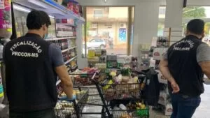 Leia mais sobre o artigo Após denúncia, Procon/MS descarta 347 itens vencidos em supermercado na Capital