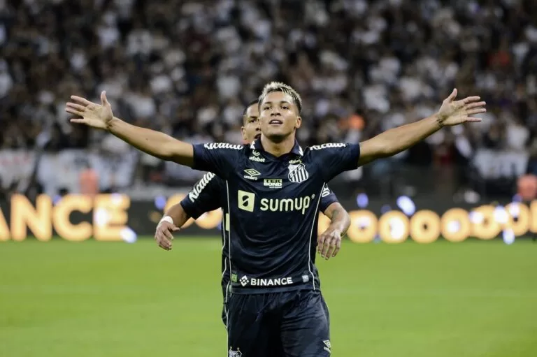 Marcos Leonardo brilha, Santos quebra jejum e vence o Corinthians na arena
