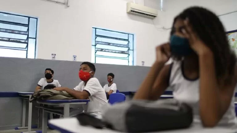Prevenção à covid-19 na volta às aulas depende da comunidade escolar