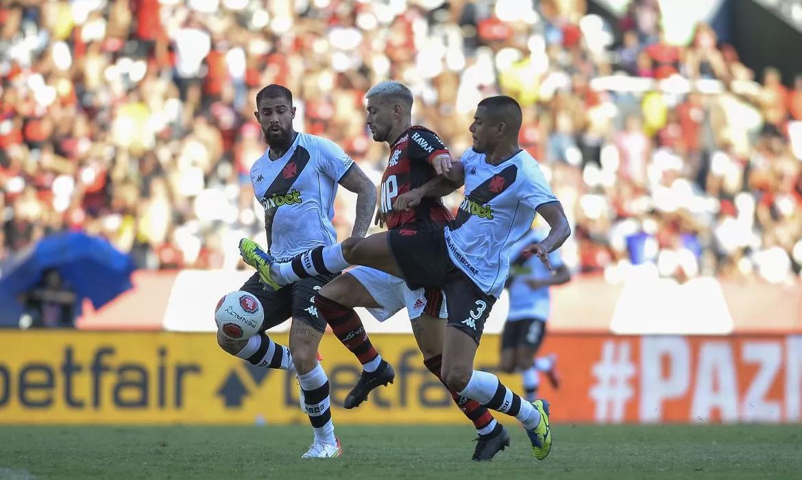 Você está visualizando atualmente Vasco e Flamengo se enfrentam em busca de vaga na final do Carioca