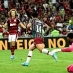 Carioca: Cano marca dois e Fluminense supera Flamengo no Maracanã