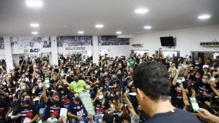 Professores da capital terão 67% de reajuste salarial até 2024