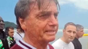 Leia mais sobre o artigo PF abre inquérito contra Bolsonaro por associar vacina contra covid à aids