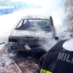 Veículo fica totalmente destruído por incêndio na rodovia próximo da Agesa