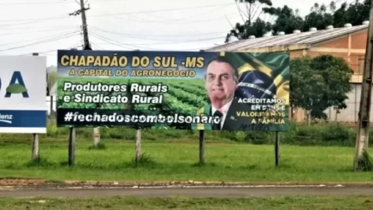Ministro proibiu manifestações no Lollapalooza, mas negou retirada de outdoors pró-Bolsonaro em MS