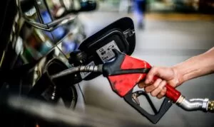Leia mais sobre o artigo Valor da gasolina e do diesel cai nos postos, diz pesquisa da ANP