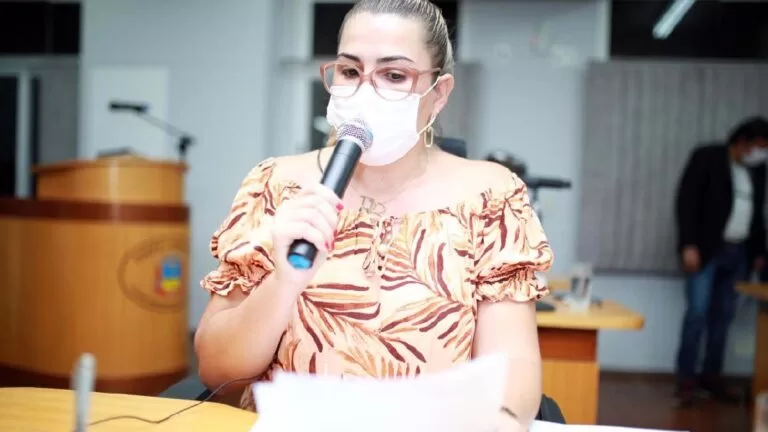 Projeto de Lei de vereadora cria programa de apoio a mulheres em situação de violência