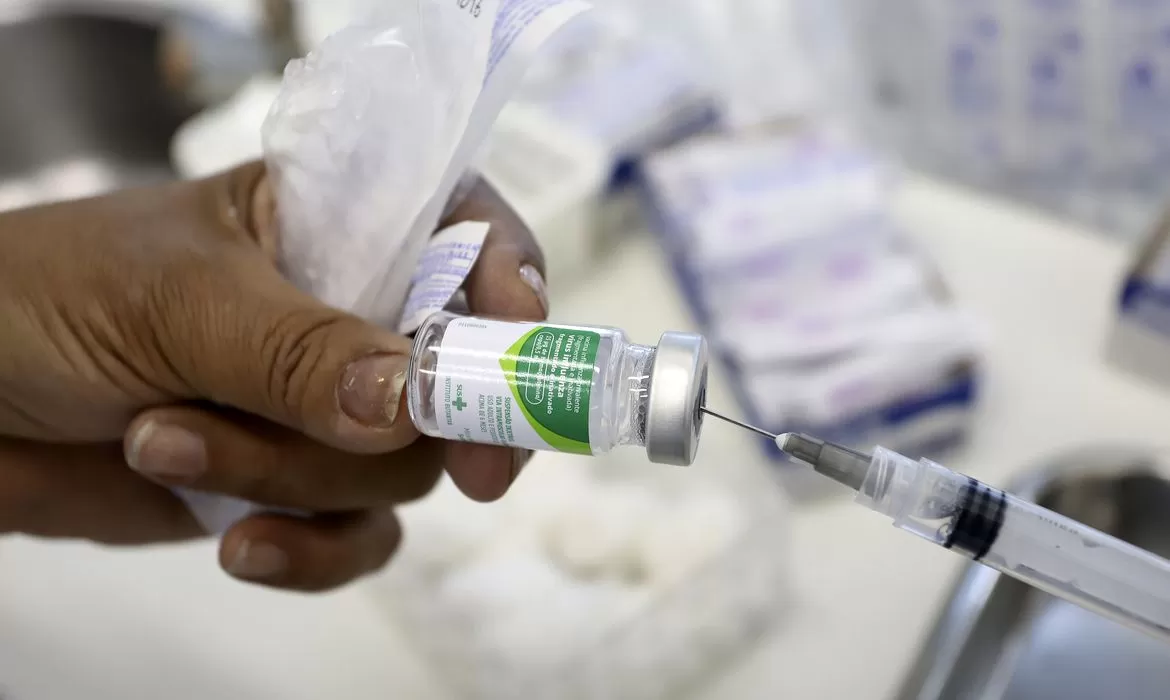 Você está visualizando atualmente Campanha nacional de vacinação contra a gripe começa em 4 de abril