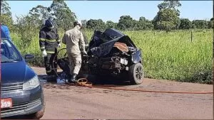 Leia mais sobre o artigo Colisão entre carro e caminhonete deixa dois mortos e um gravemente ferido na MS-040