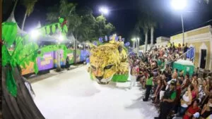 Leia mais sobre o artigo Caprichosos de Corumbá abre desfile das escolas de samba exaltando o amor