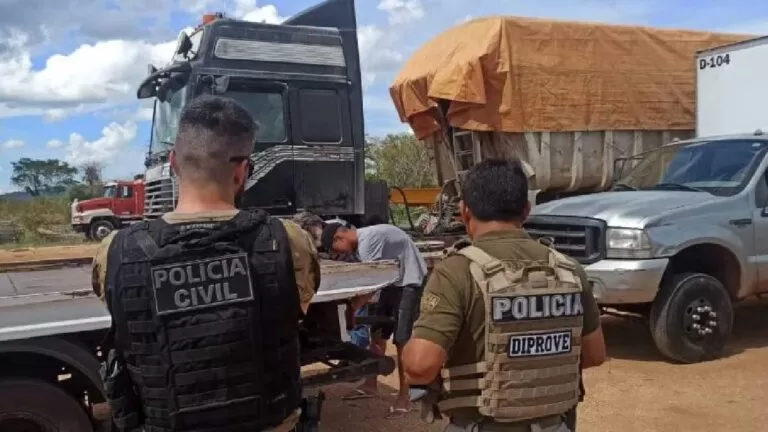 Caminhonete e motocicleta furtada são recuperadas na Bolívia e entregue à Polícia Civil