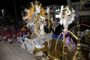 Leia mais sobre o artigo Imperatriz Corumbaense encerra desfiles com homenagem a ex-deputado