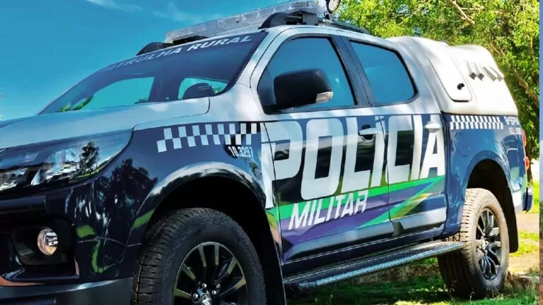 Polícia é acionada após homem jogar pedra em fachada de restaurante no centro de Corumbá