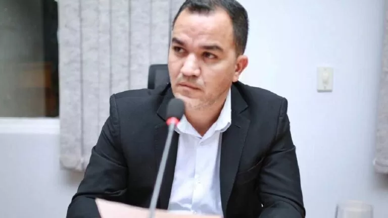 Na Câmara, vereador pede limpeza em via pública do Bairro Dom Bosco