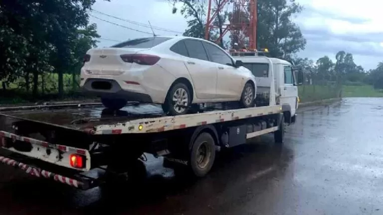 Flagrados em viagens clandestinas, motoristas tem veículos apreendidos na BR-262