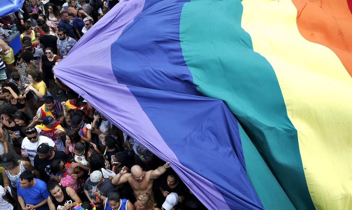 Você está visualizando atualmente IBGE divulga 1º levantamento sobre homossexuais e bissexuais no Brasil