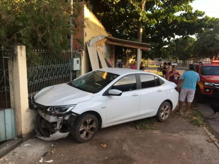 Criança e mãe são atropeladas a caminho da escola