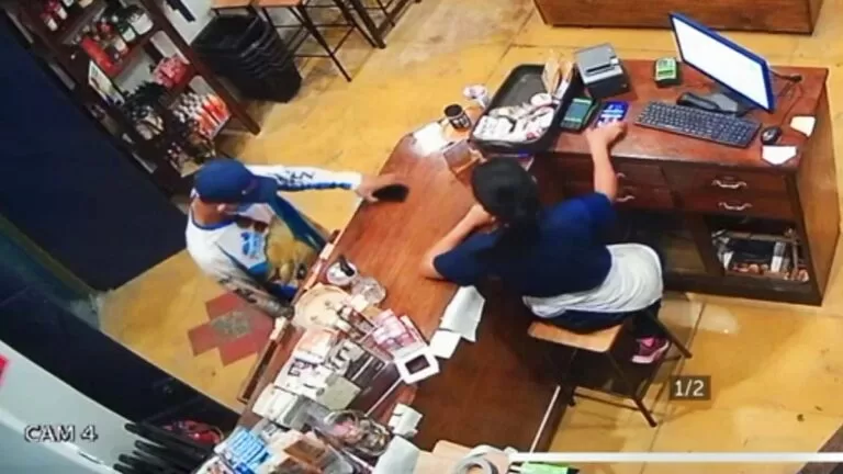 Ladrão preso pela PM é identificado em outro assalto e Polícia Civil recupera celulares