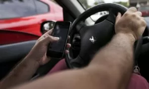 Leia mais sobre o artigo Maio Amarelo: associação alerta para riscos do celular ao volante