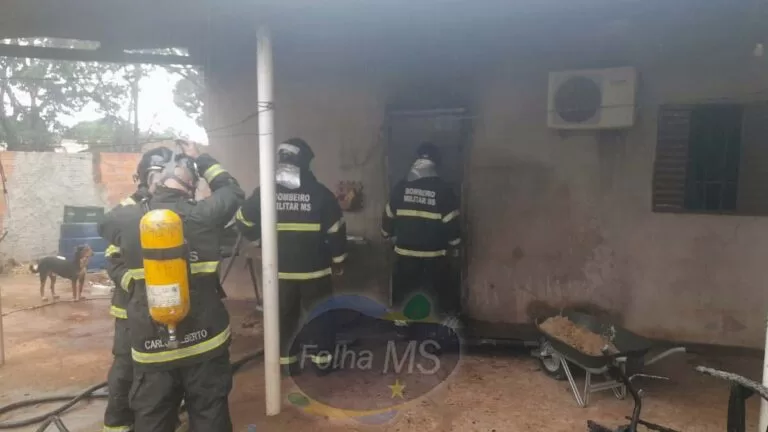Incêndio atinge residência no Cristo Redentor e mobiliza equipe dos Bombeiros