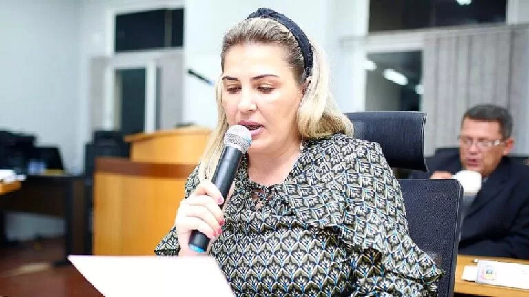 Vereadora pede melhor iluminação pública para atender comunidade de Albuquerque