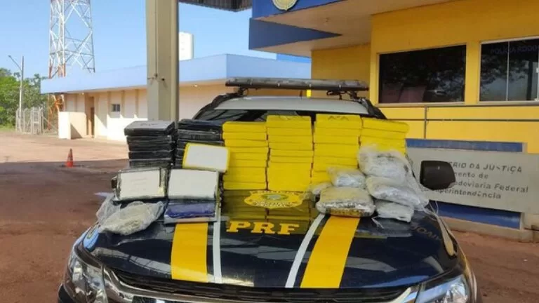 Duas pessoas são presas pela PRF com cocaína e skank em ônibus que saiu de Corumbá