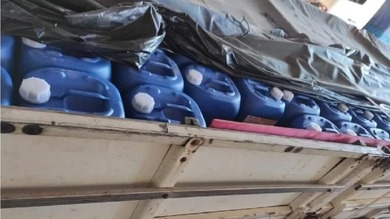 PF e Receita Federal apreendem 25 toneladas de insumo químico na fronteira de Corumbá