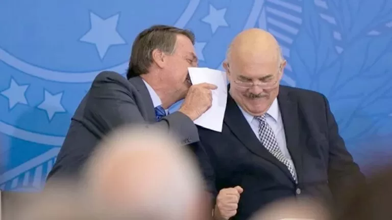 Em ligação, Milton Ribeiro disse que Bolsonaro avisou sobre busca e apreensão