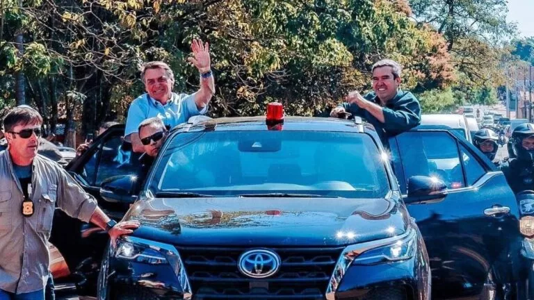 Bolsonaro indica apoio a dois pré-candidatos, mas ouve população gritar outro nome em MS