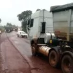 Acidente entre carro e carreta mobiliza equipes do Corpo de Bombeiros de Corumbá