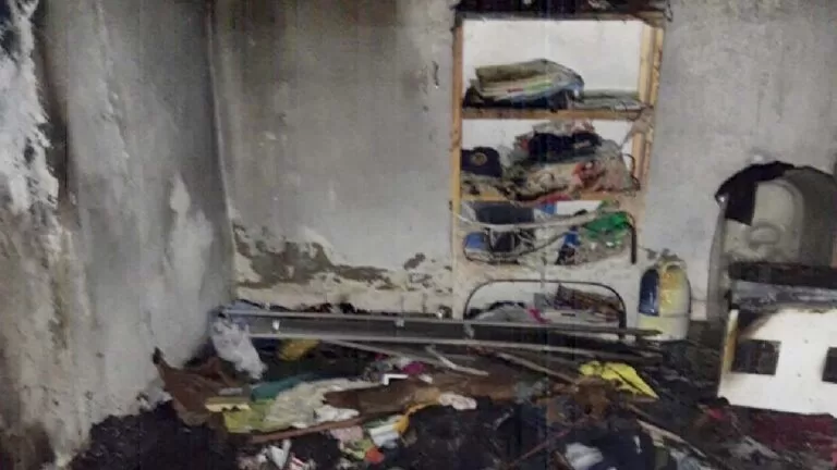 Bombeiros combatem princípio de incêndio provocado por criança que brincava com fósforos