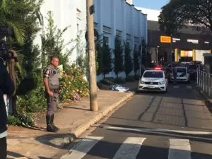 Leia mais sobre o artigo Em surto homem mata três passageiros a facadas em ônibus no interior de São Paulo
